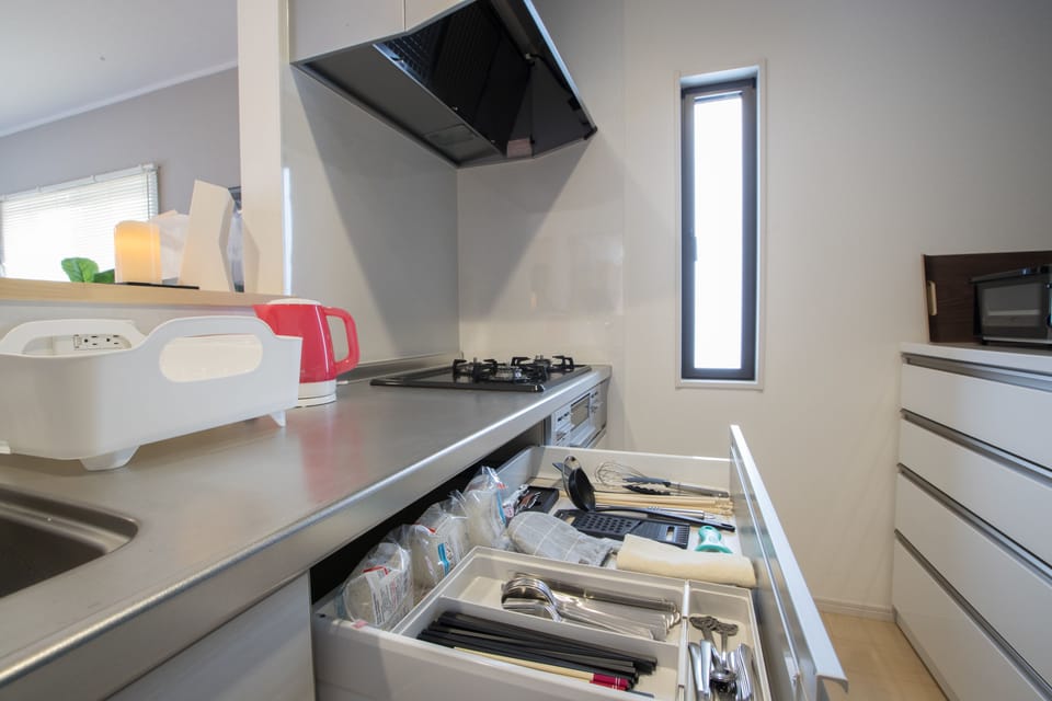 House | Private kitchen | Fridge, microwave, stovetop, electric kettle