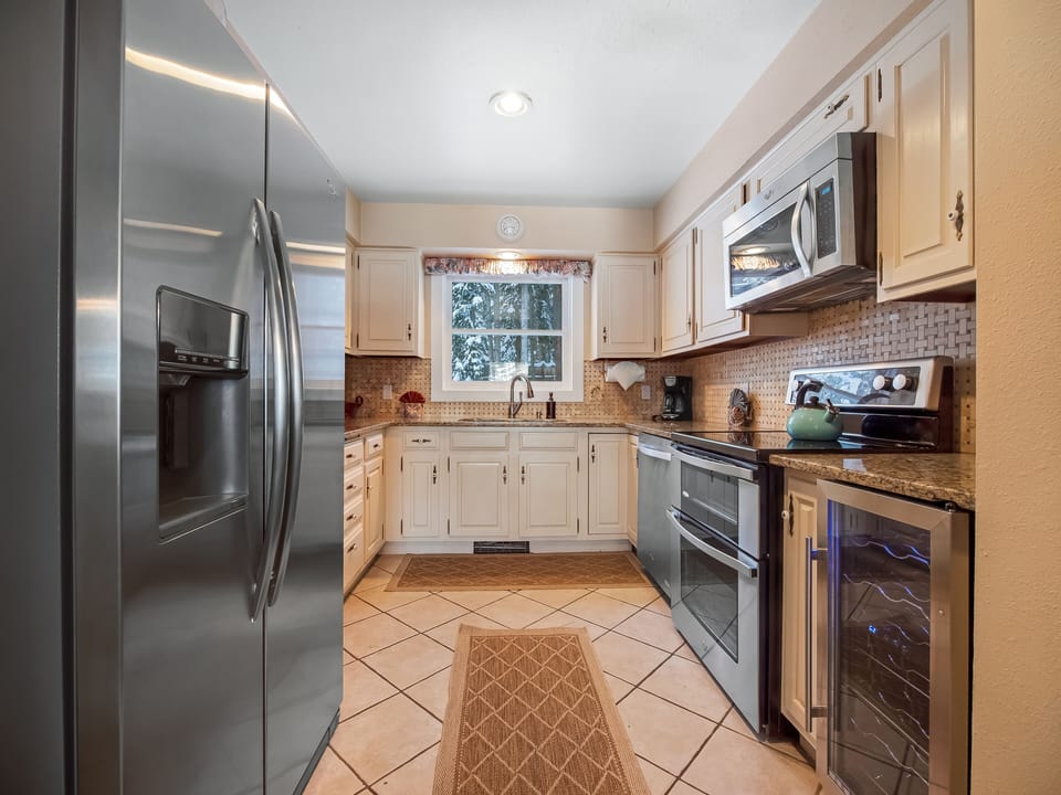 Kitchen (Galley) -  Granite counters and new appliances including a wine cooler.