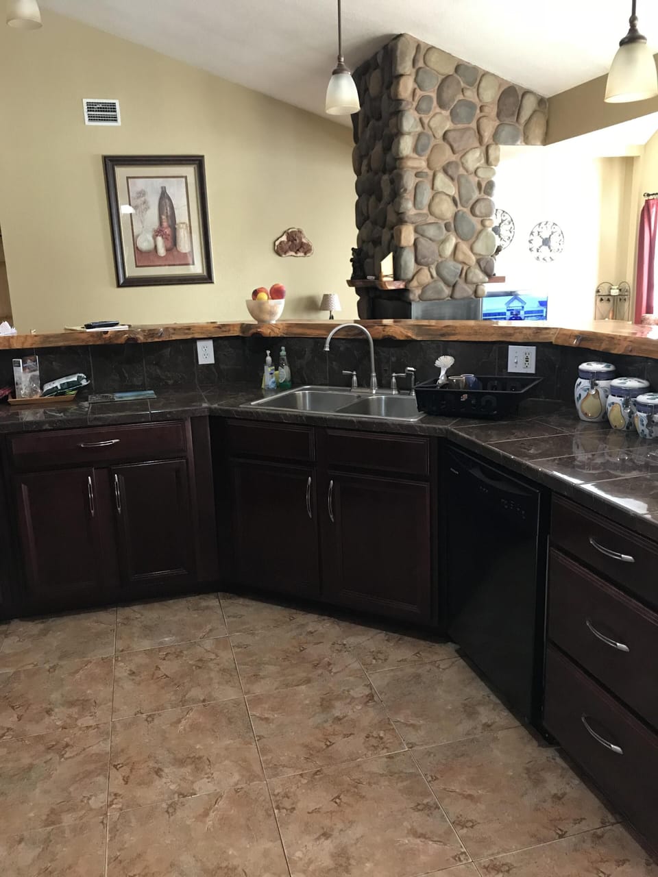 Kitchen - lots of counter work space
