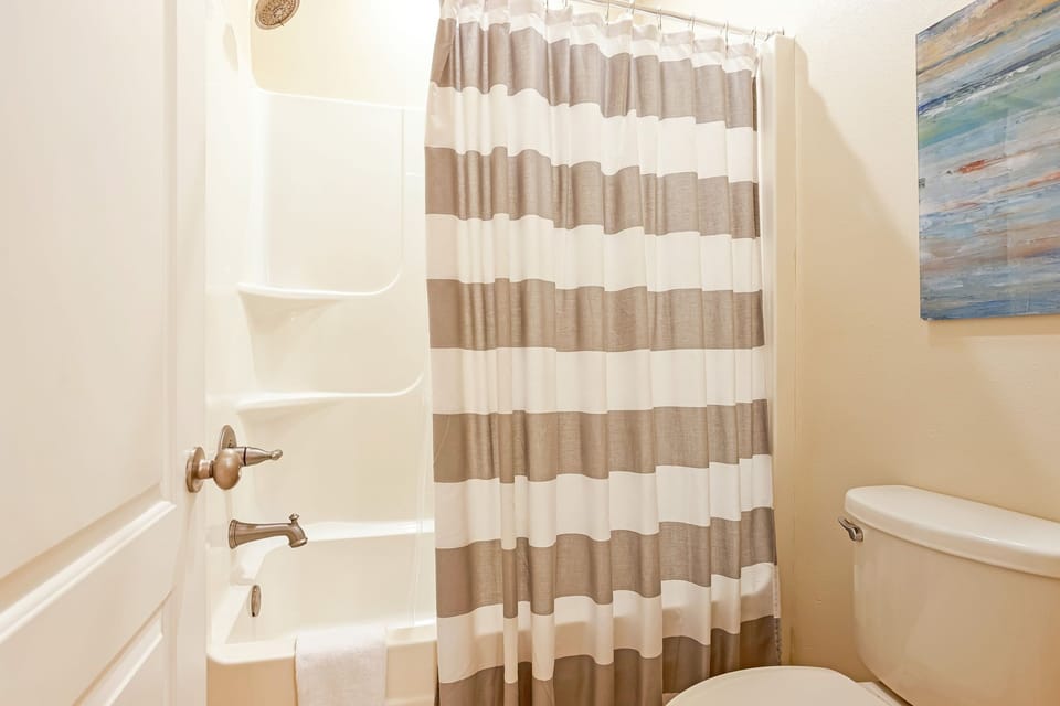Second Floor -  Bath with King Room and hall access