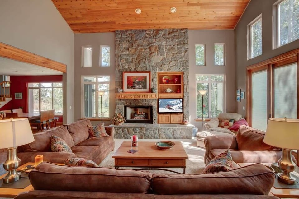 Spacious living room with flatscreen and fireplace