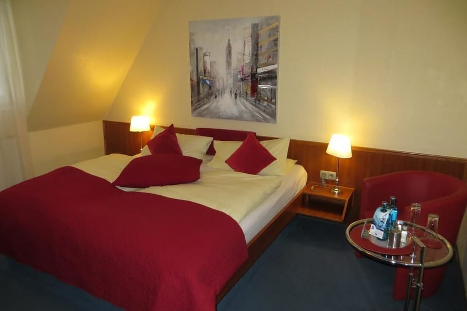 Double Room | Desk, soundproofing, cribs (free), rollaway beds (surcharge)