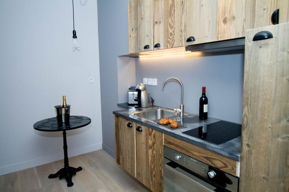 Romantic Double Room (Urban Loft) | Private kitchen | Fridge, microwave, oven, stovetop