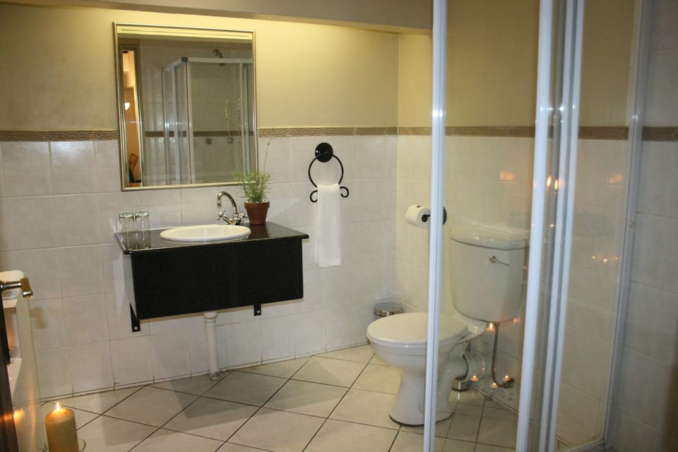 Separate tub and shower, deep soaking tub, free toiletries, hair dryer
