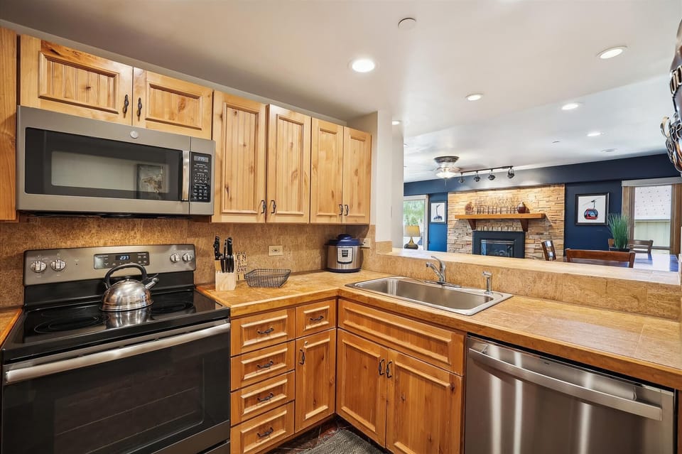 Kitchen, Village at Breckenridge Wetterhorn 3404, Breckenridge Vacation Rental