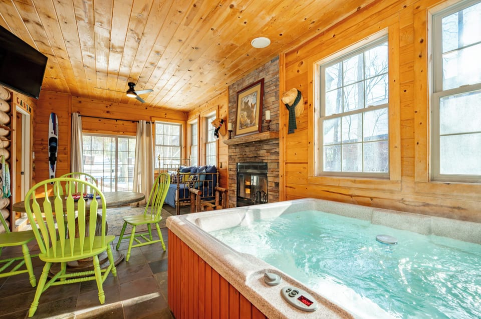 Sun Room/Enclosed Porch with Hot Tub