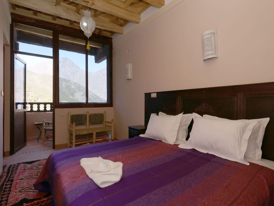 Premium bedding, down comforters, in-room safe, individually decorated