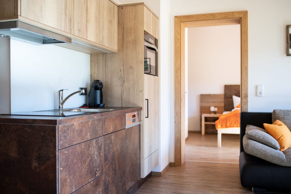Full-size fridge, microwave, oven, stovetop
