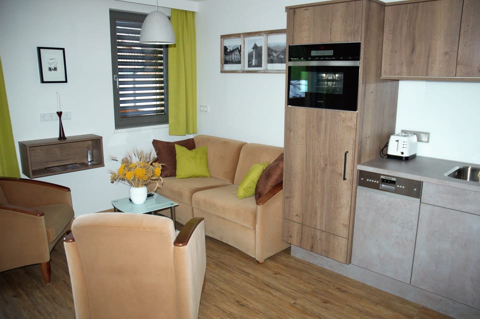 Comfort Apartment, 1 Queen Bed, Non Smoking | Private kitchen | Full-size fridge, microwave, oven, stovetop