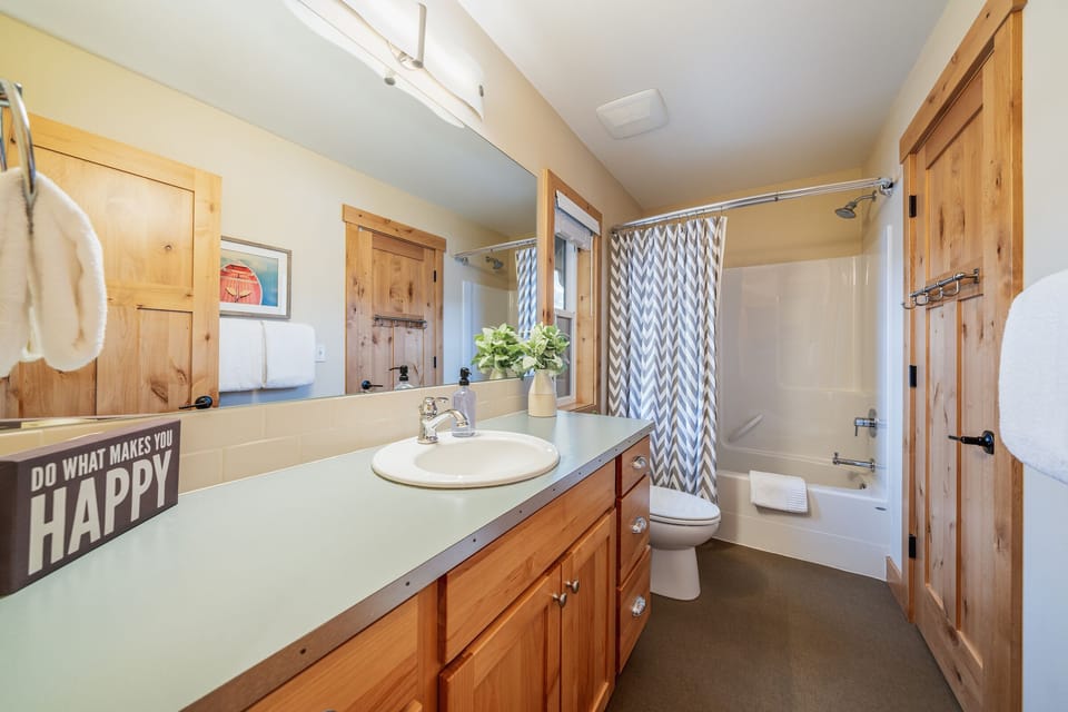 Upper level shared bath