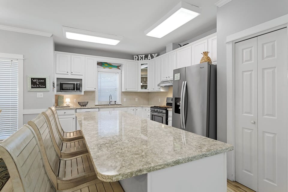 24-Peek-A-View-Kitchen