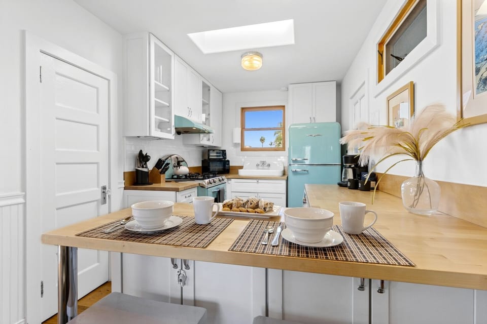 Convenient breakfast bar