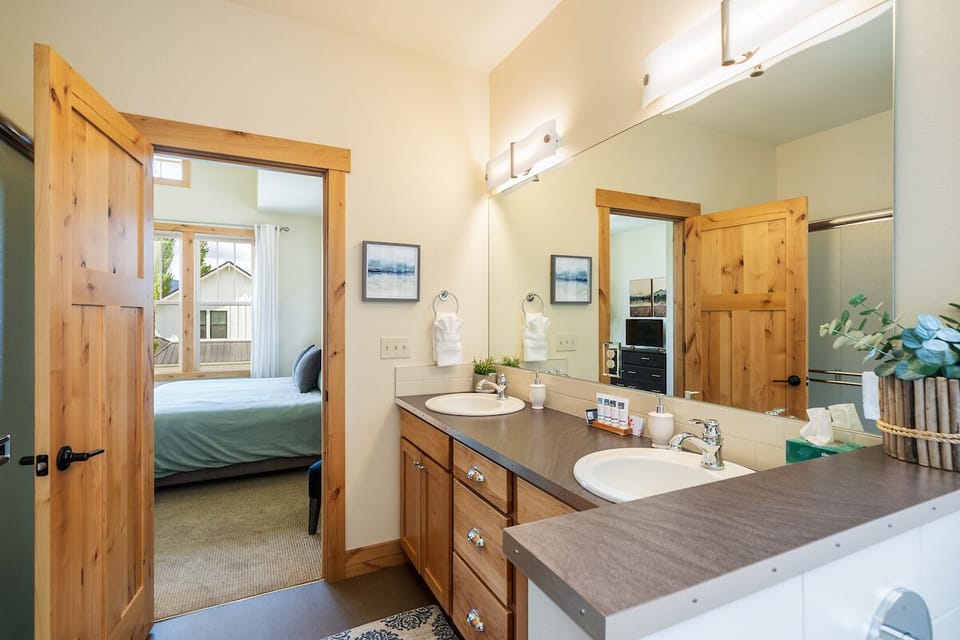 Master Ensuite Bath