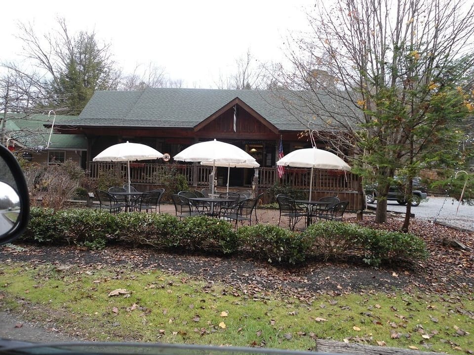 little cozy resturant close by