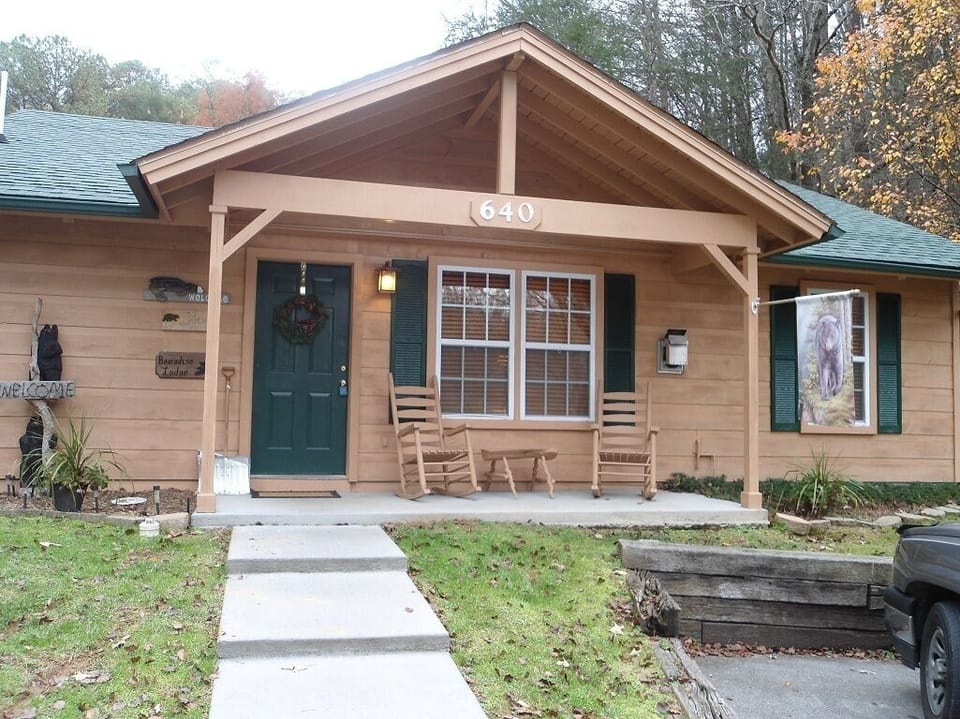 front view with rocking chairs