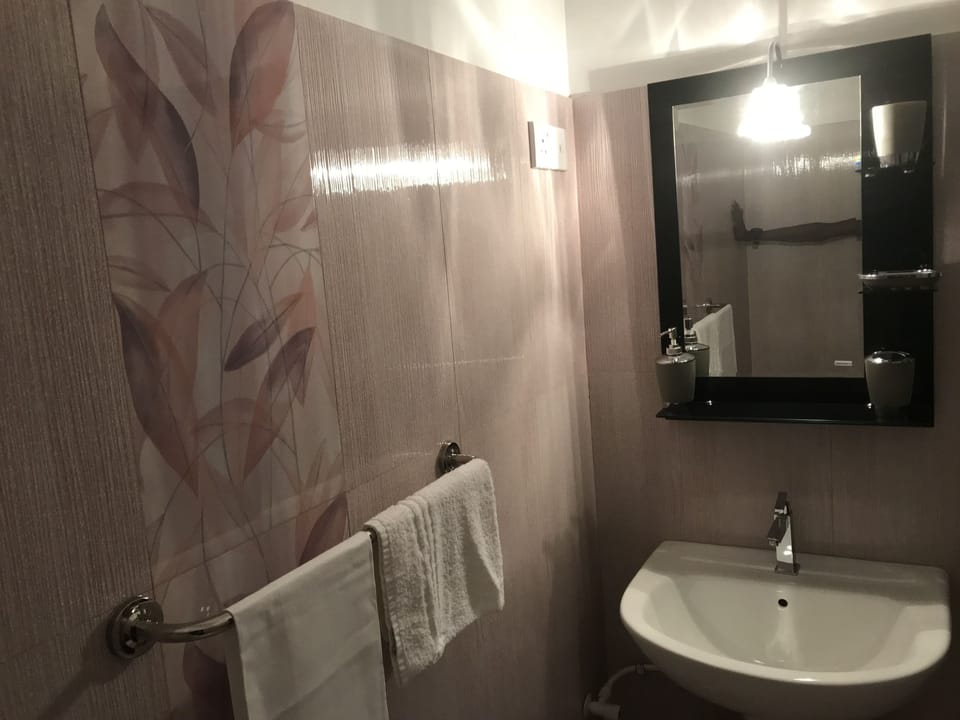 Deluxe Triple Room, Non Smoking | Bathroom | Shower, rainfall showerhead