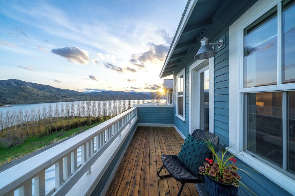 Stunning panoramic views from upper level primary deck