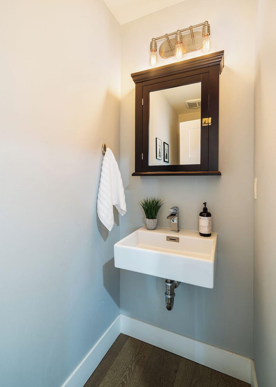 Main Level Powder Bath