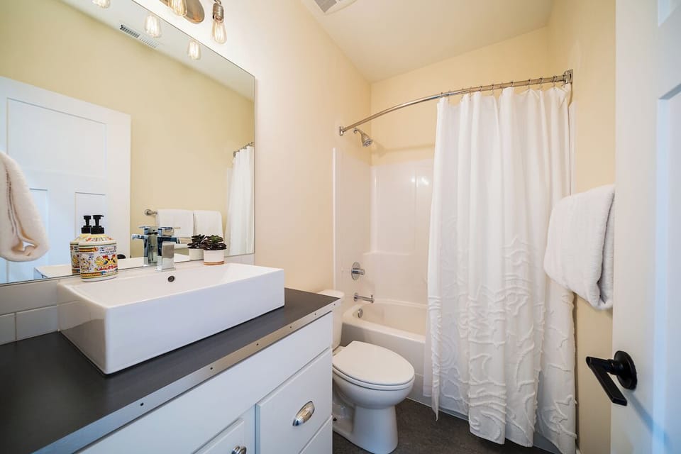 lower level guest bath