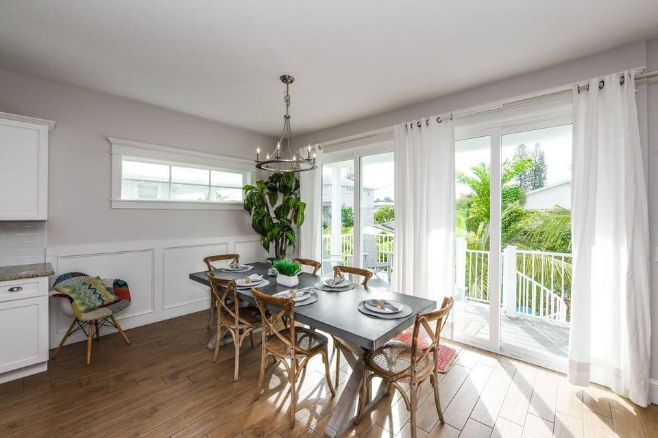 Dining Room, Montego Bay - AMI Locals