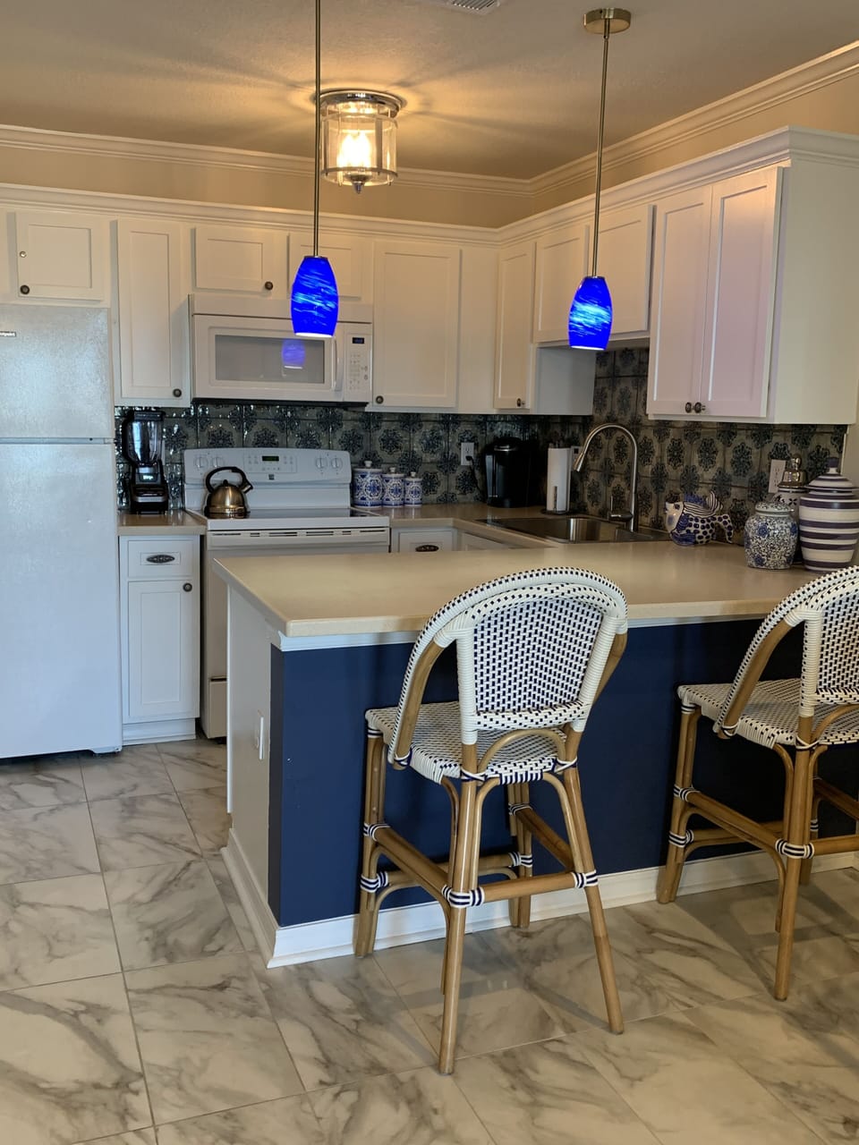 Grab A Quick Bite At The Kitchen Bar.
