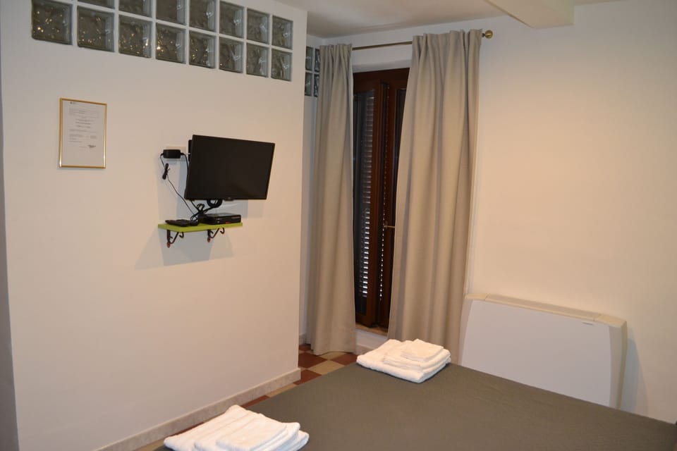 Superior Room | Frette Italian sheets, desk, soundproofing, free WiFi