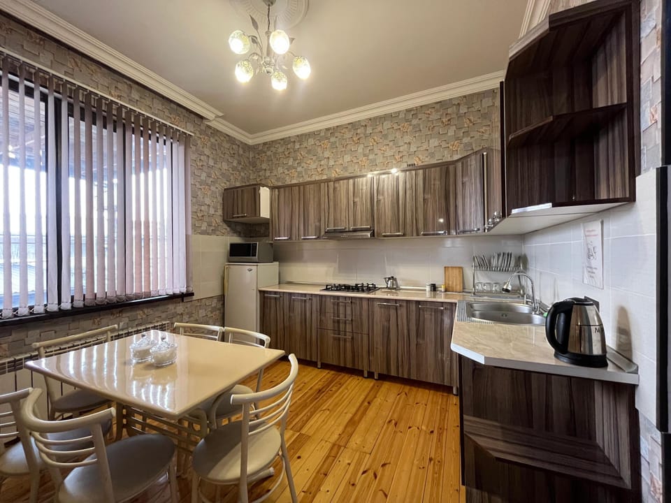 Microwave, stovetop, cookware/dishes/utensils