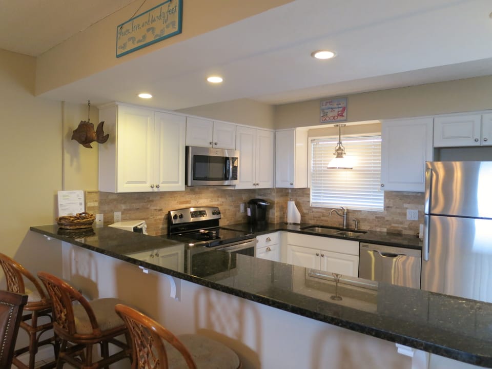 Bar top separating kitchen and dining.