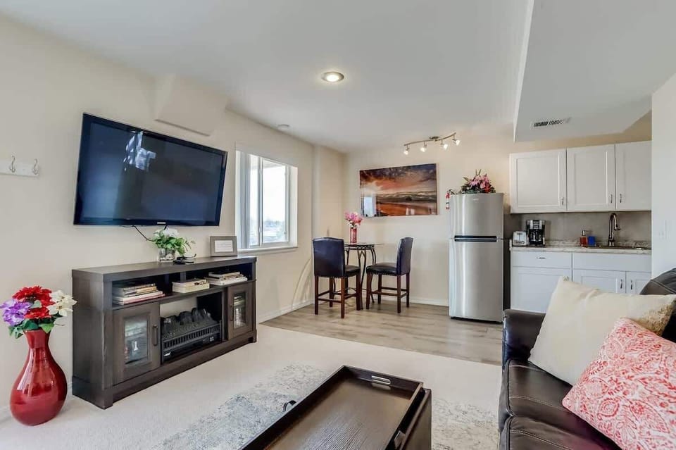 This accommodation features a large-screen TV for your viewing pleasure, as well as a Roku streaming device and high-speed WiFi for your entertainment needs.