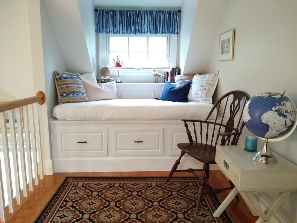 A bonus sleeping area is found on the loft.