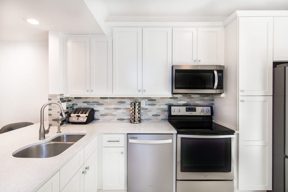 all new stainless steel appliances quartz counters