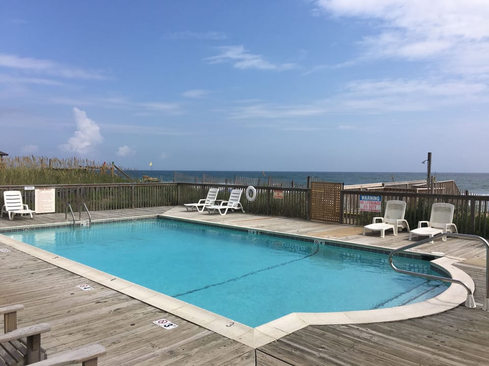 Community pool