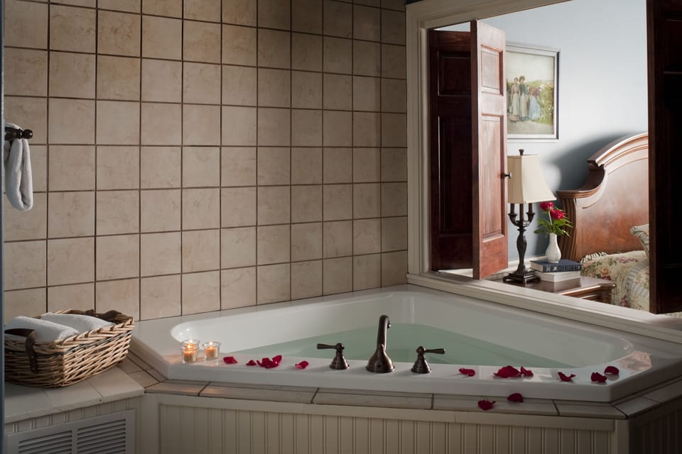 Bathtub, hair dryer (on request), towels