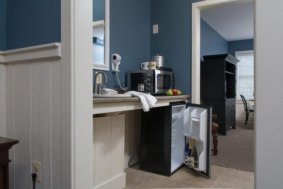 308, Barn, Private Bathroom | Iron/ironing board (on request), WiFi (free), individually decorated