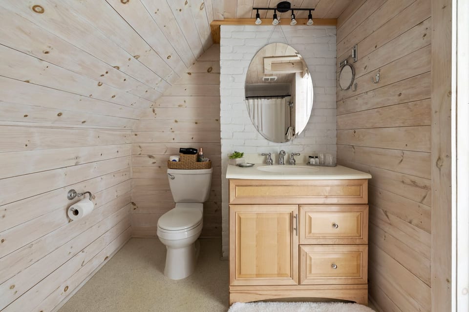 Treehouse Room | Bathroom | Designer toiletries, hair dryer, bathrobes, slippers