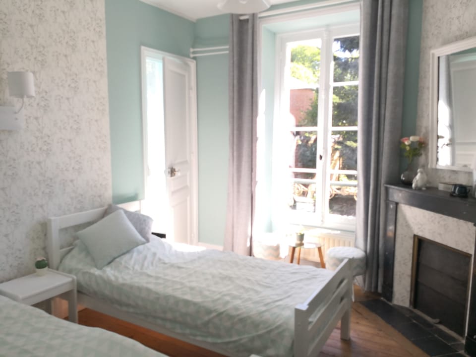 Comfort Double or Twin Room, 2 Twin Beds (Jade) | Individually decorated, individually furnished, blackout drapes