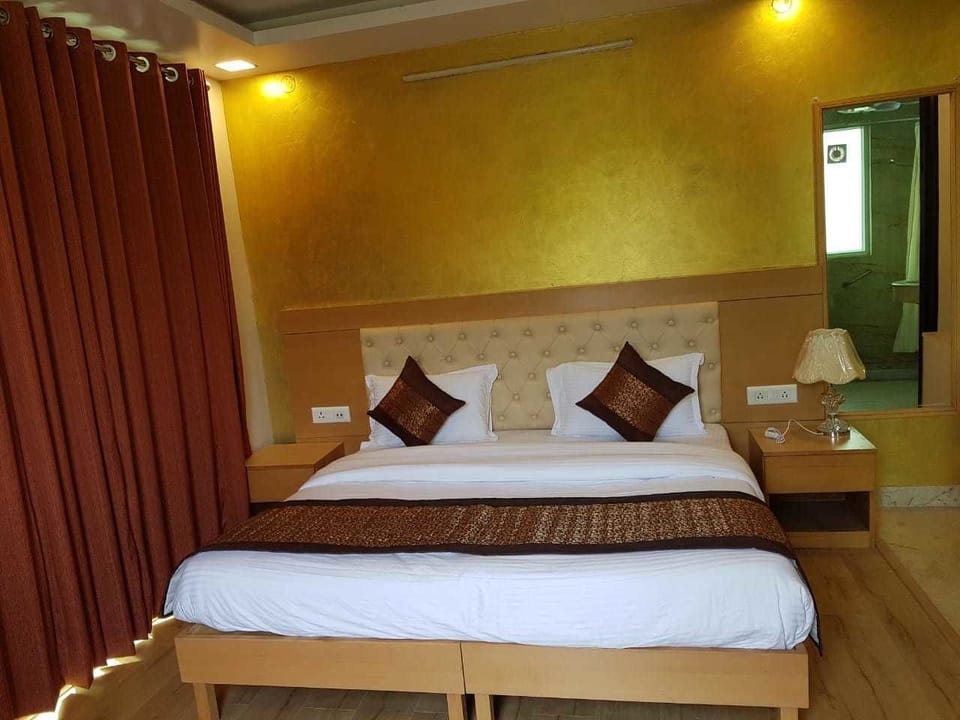 Deluxe Twin Room, 1 Twin Bed, Smoking | Blackout drapes, rollaway beds, free WiFi