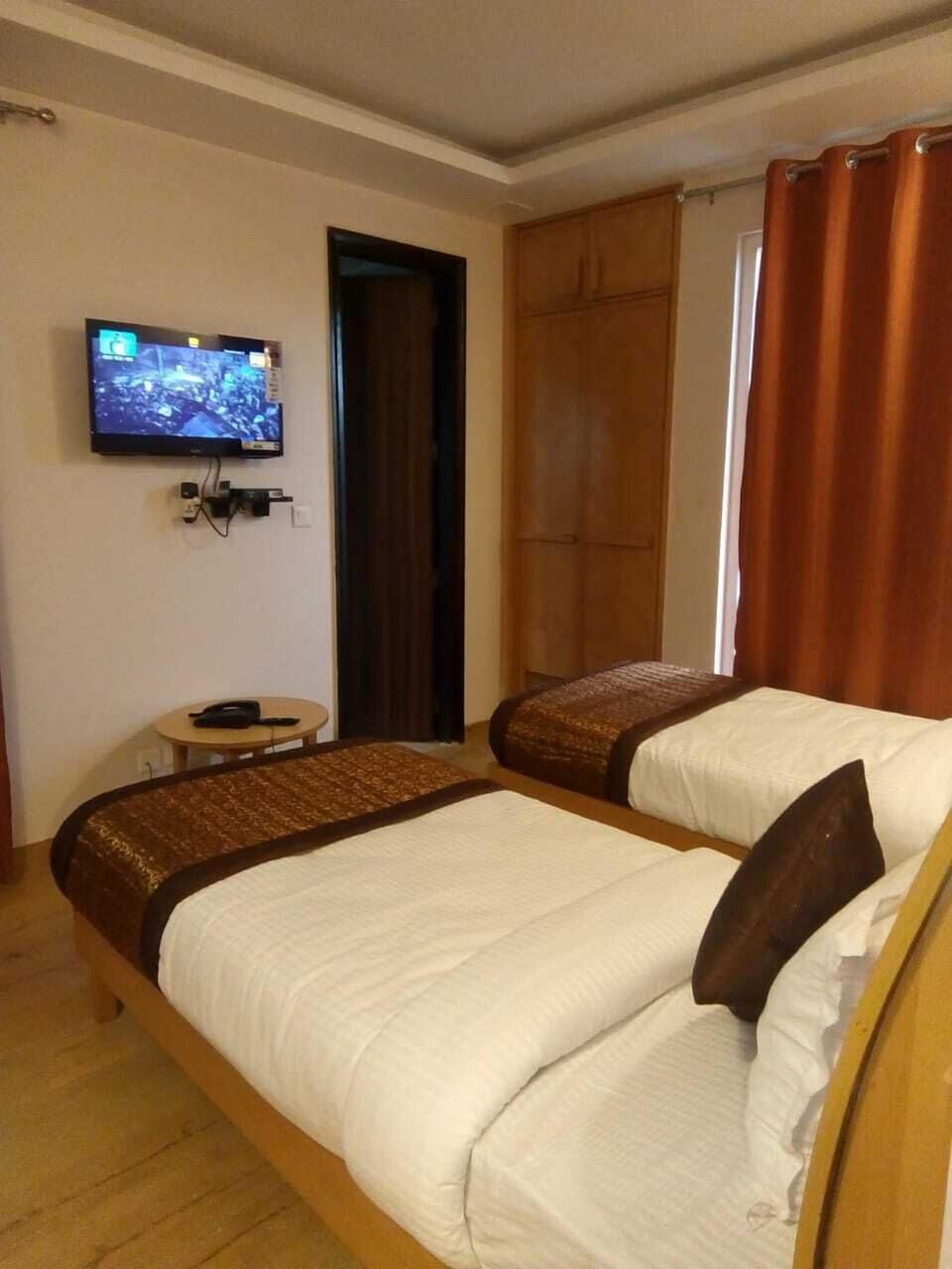 Blackout drapes, rollaway beds, free WiFi