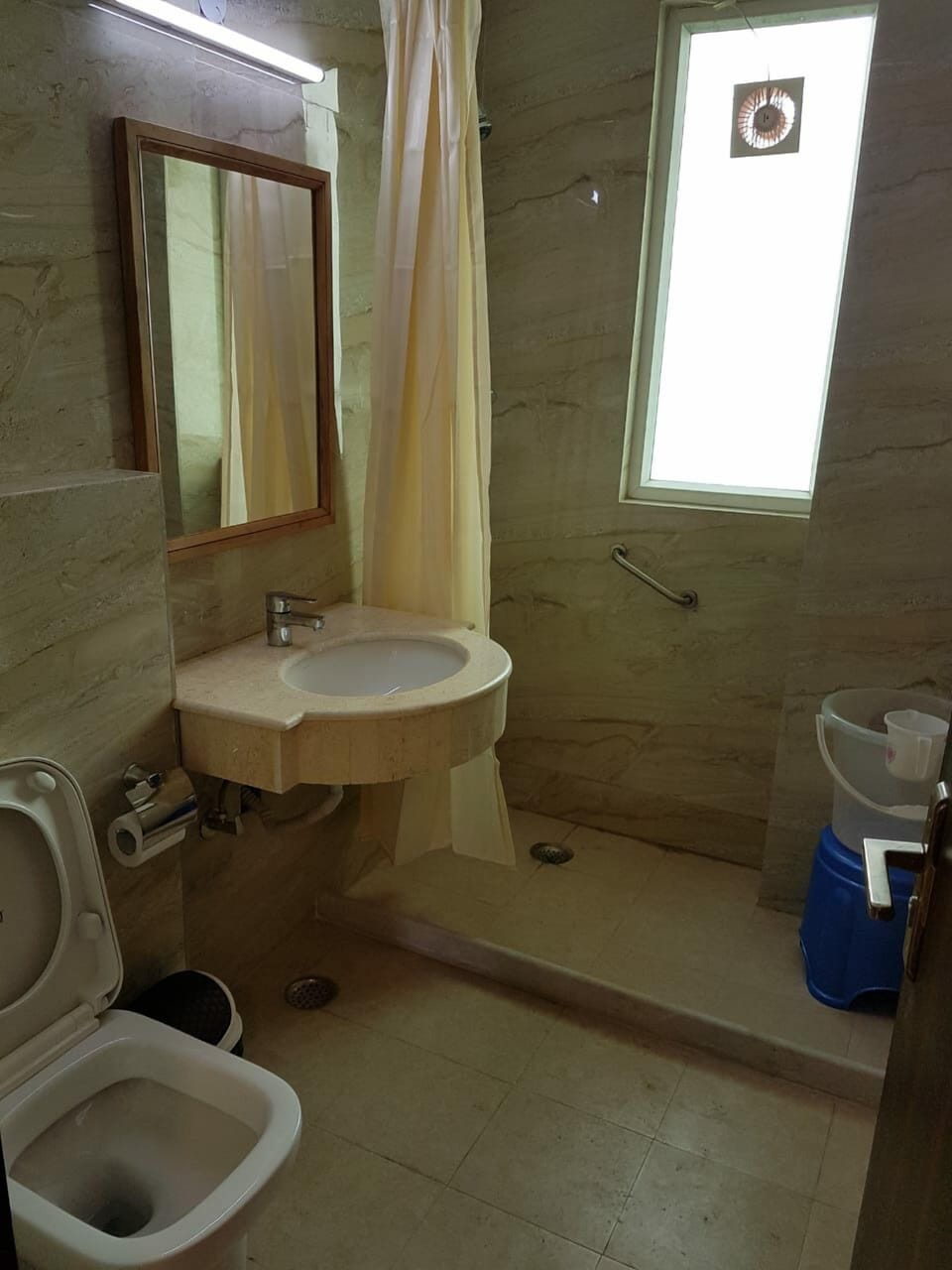 Executive Double Room, Accessible | Bathroom | Shower, towels