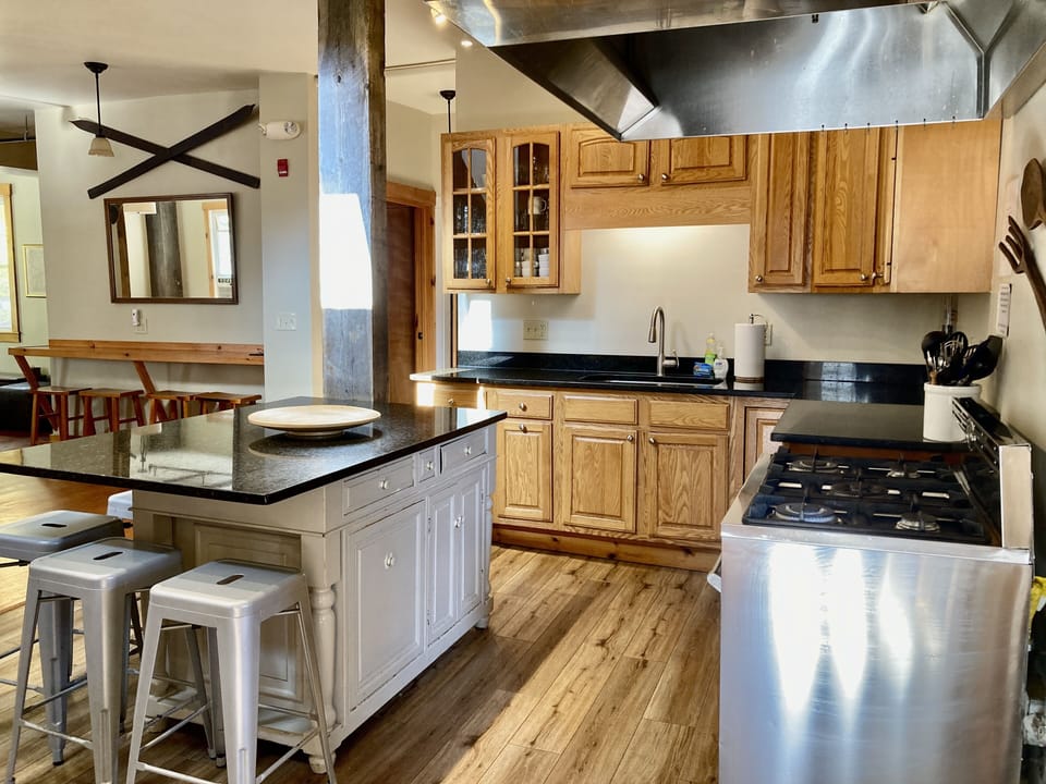 More kitchen/breakfast bars.