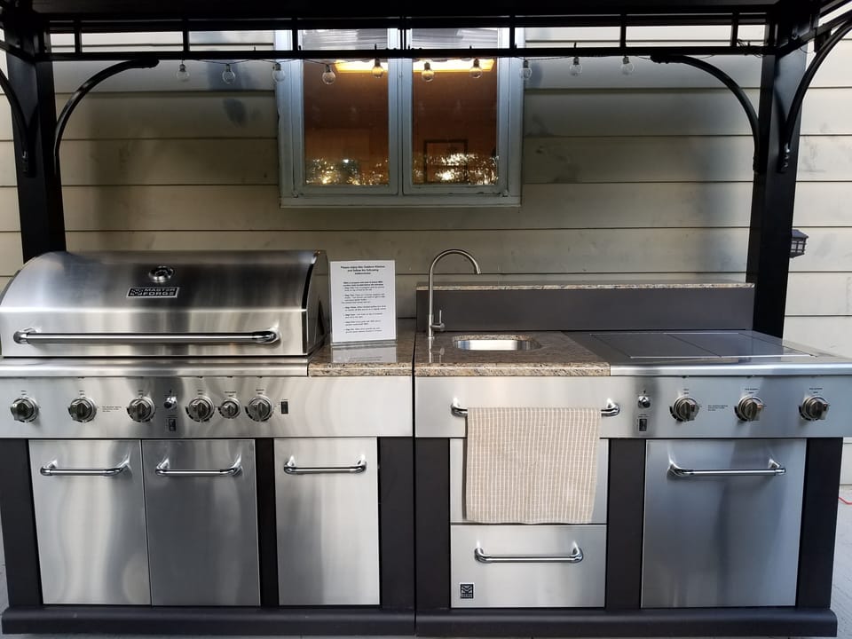 Outdoor Kitchen