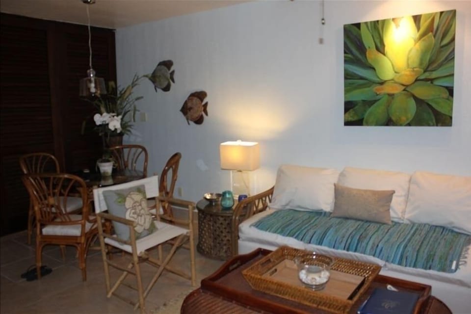 Living/Indoor Dining area