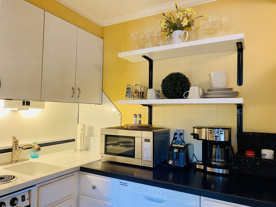 Equipped kitchen w/ dishes,stove,oven dishwasher,microwave,toaster,coffee pot