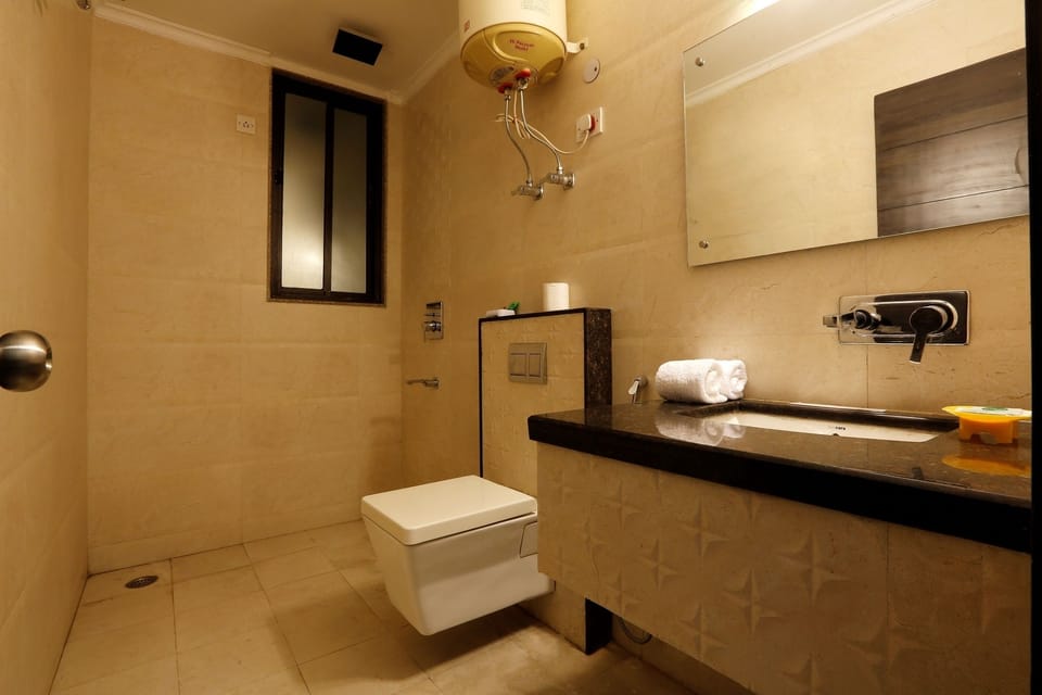 Deluxe Double Room, 1 Double Bed, Non Smoking | Bathroom | Shower
