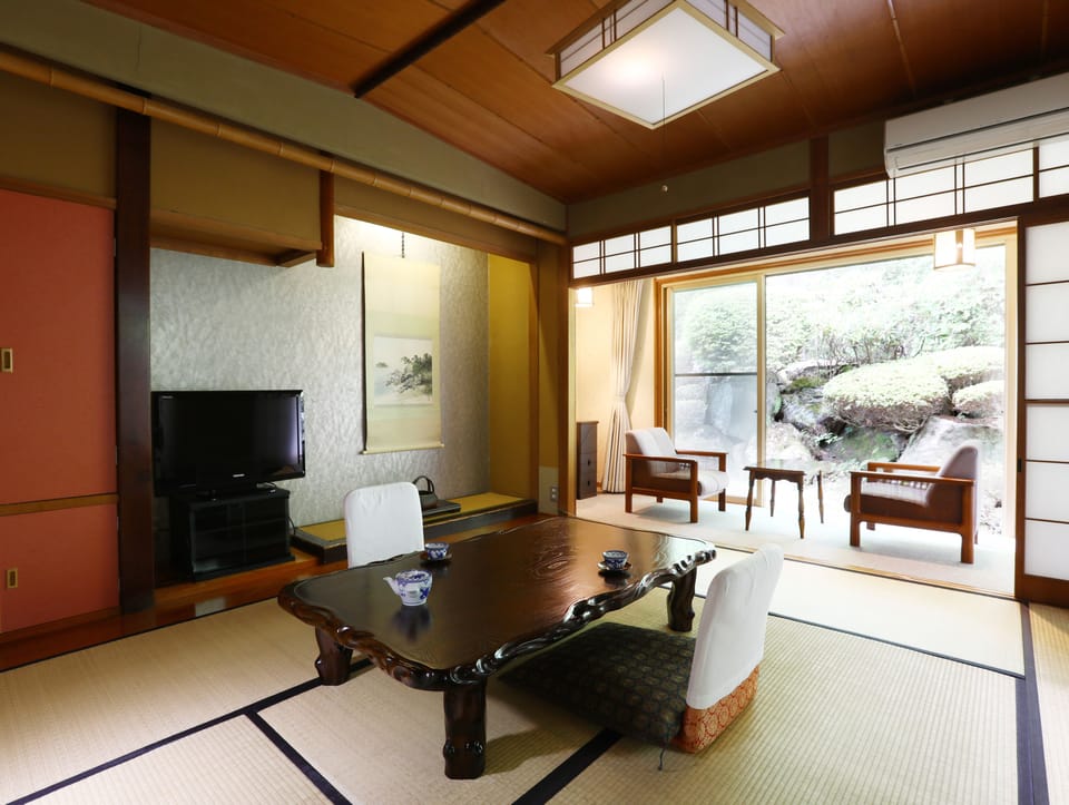 [Annex Building] Special Japanese Style Room with Hot Spring Bath for 5 Guests, Non Smoking | In-room safe, individually decorated, individually furnished