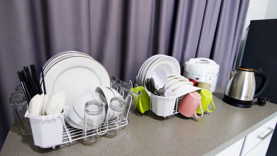Deluxe Condo, Multiple Beds, Non Smoking | Private kitchenette | Fridge, stovetop, cookware/dishes/utensils