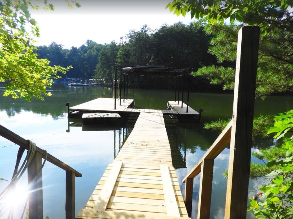 very quiet cove with glassy water, virtually no traffic except for our neighbors