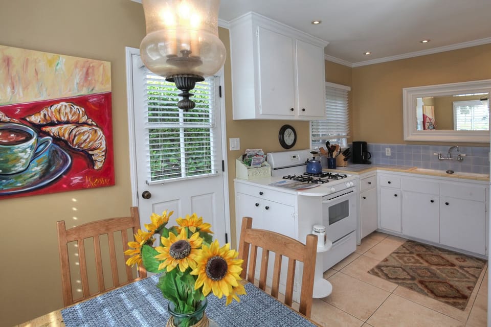 Back Cottage Kitchen 