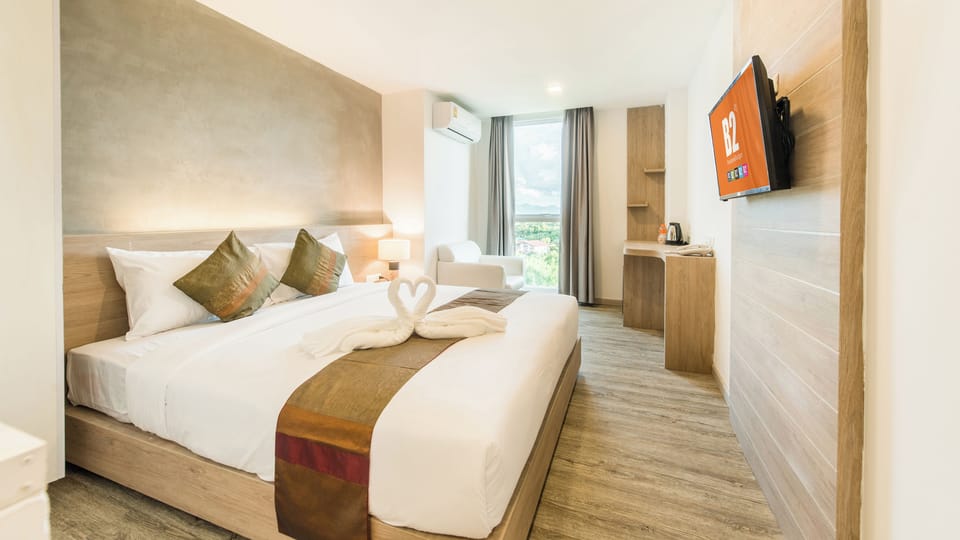 Deluxe Premier Room | Desk, blackout drapes, free WiFi, bed sheets