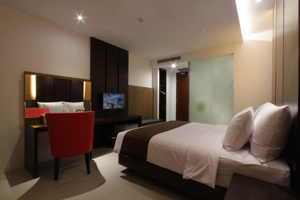 Deluxe Double Room | Minibar, in-room safe, desk, free WiFi
